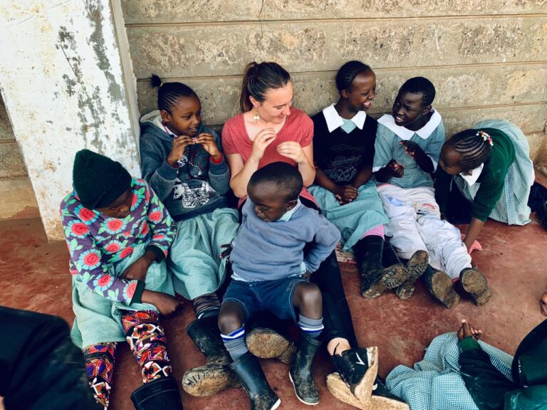 Volunteer supporting a special needs classroom in Kenya